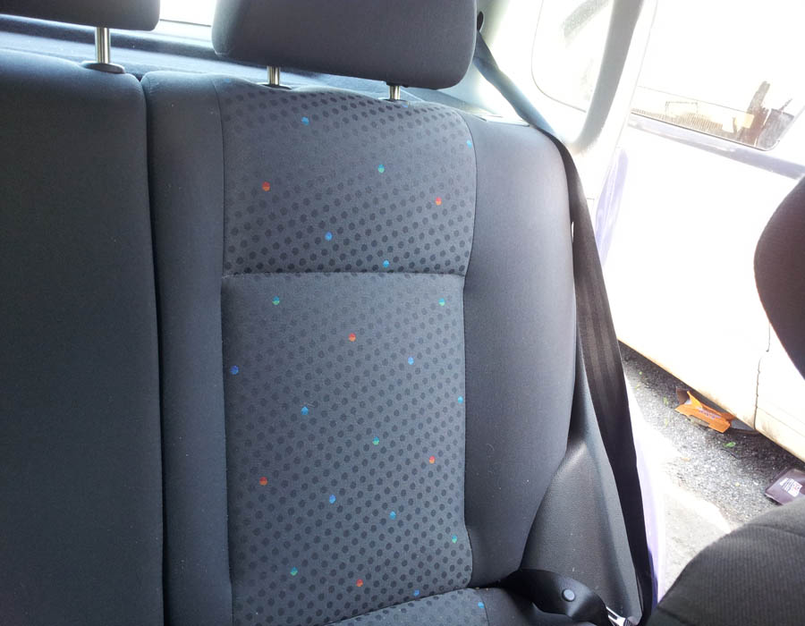 VW Polo Twist seat-belt-passenger-side-rear